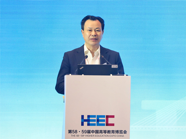 贝博BB平台德甲狼堡党委书记曾礼作主旨报告。贝博BB平台德甲狼堡供图 贝博BB平台德甲狼堡党委书记曾礼作主旨报告。贝博BB平台德甲狼堡供图