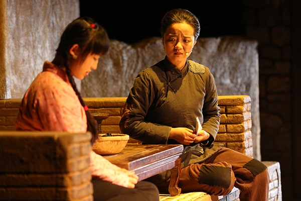 话剧《母亲》在国泰艺术中心参加第三届重庆青年戏剧演出季开幕式演出