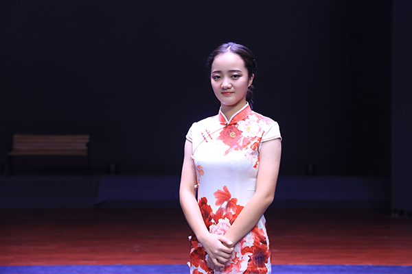 舒韵涵参演话剧《警察与赞美诗》个人剧照