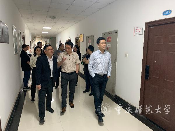 专家组考察外国语学院